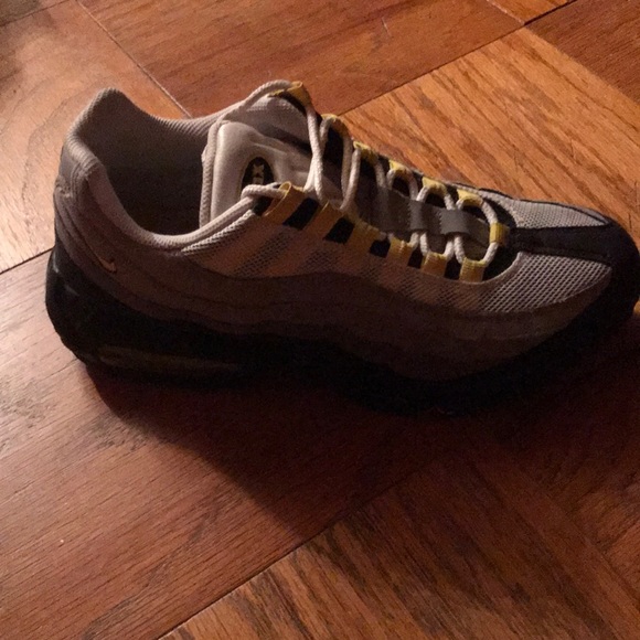 Nike Air Max - Picture 2 of 3